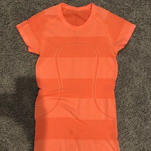 Lululemon Swiftly Tech Short Sleeve - Size 6